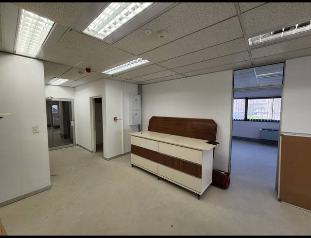 324M² OFFICE TO LET IN PINELANDS